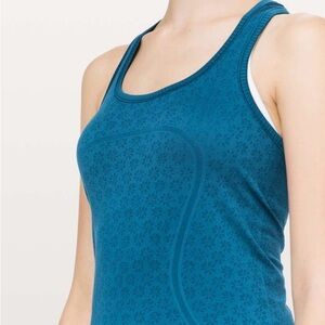 Lululemon sz 6 Swiftly Tech Racerback Carbon Blue Racerback Tank Top great cond